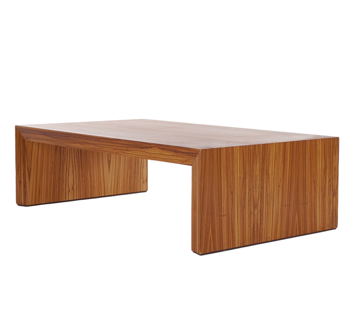 Журнальный стол ARC DE TRIOMPH Andrew Martin, стоимость 560 000 руб. 